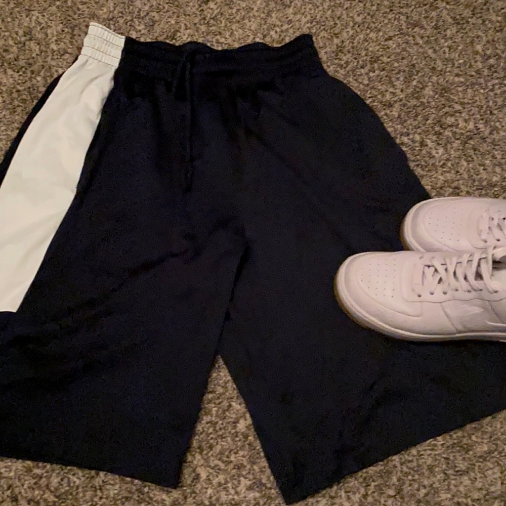 Black/white Nike shorts size L NWOT